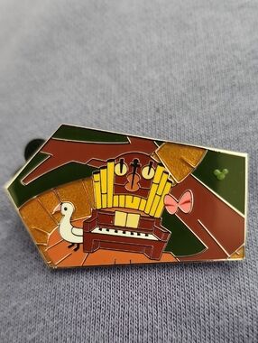 2026 Disneyland Adventureland Treehouse Mystery Pin Bird With Organ LE 550